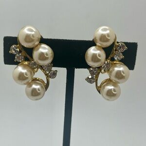 Vintage Gold Tone Faux Pearl Rhinestone Clip On Earrings. Excellent condition
